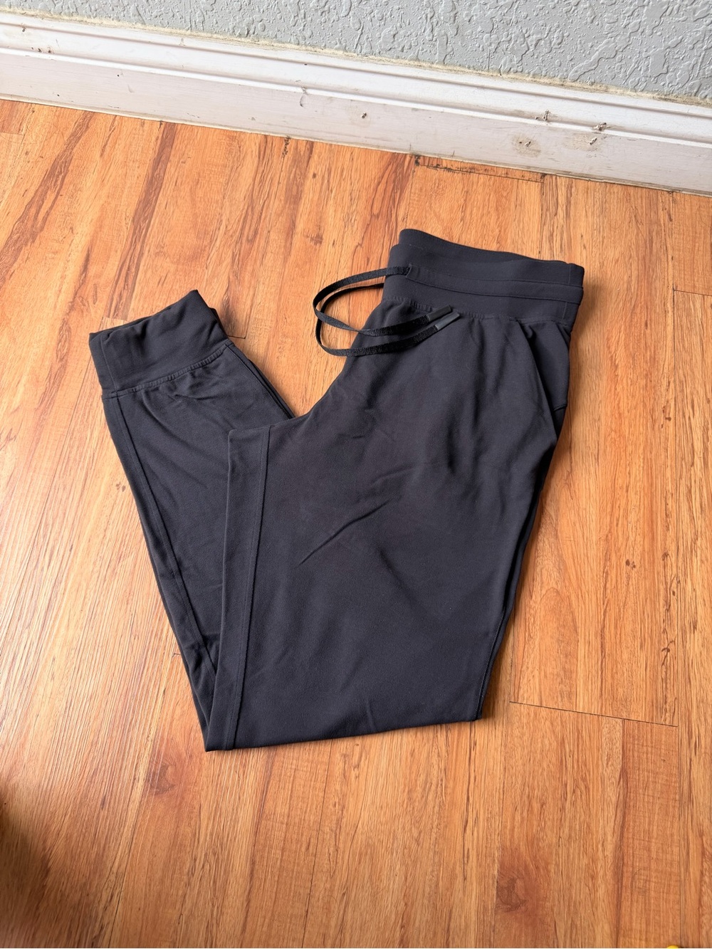lululemon black active leggings with inner tag